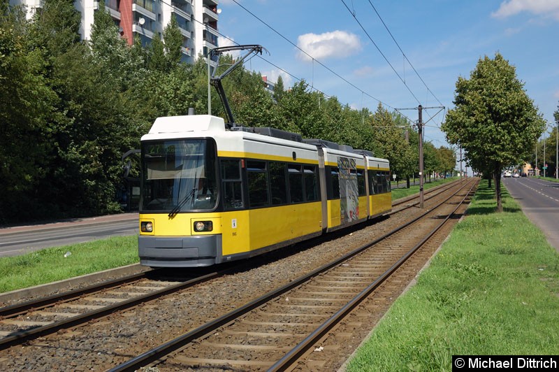 Bild: 1005 als Linie 27 kurz vor der Haltestelle Alt-Friedrichsfelde/Rhinstraße.