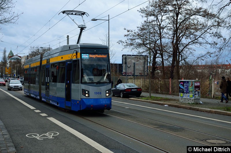 Bild: 1303 als Linie 14 in der Karl-Heine-Str. kurz vor dem gleichnamigen Kanal.