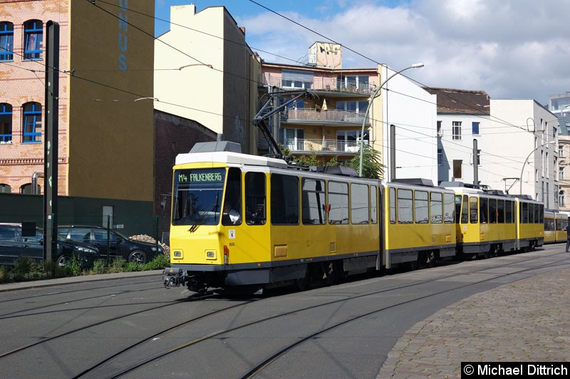 Bild: 7002 als Linie M4 in der Großen Präsidentenstr.