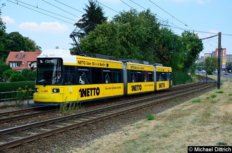 Bild: 1600 als Linie 16 kurz vor der Haltestelle Landsberger Allee/Rhinstr.