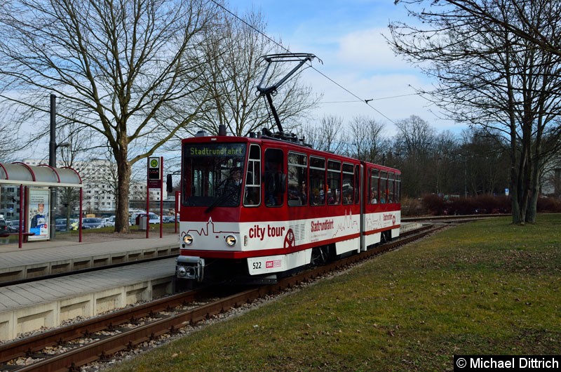 Bild: KT4DMC 522 als Stadtrundfahrt in der Haltestelle Thüringenhalle.