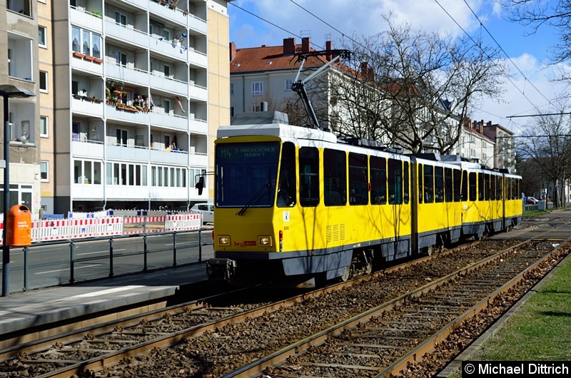 Bild: 6109 und 6093 als Linie M4 an der Haltestelle Arnswalder Platz.