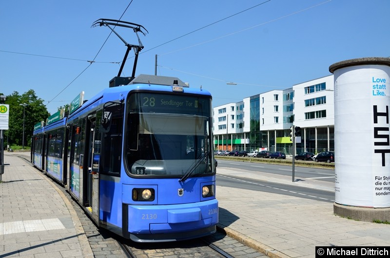 Bild: 2130 als Linie 28 in der Endstelle U Scheidtplatz. 
Leider war während meines Besuches in der Stadt kein P-Wagen im Einsatz.