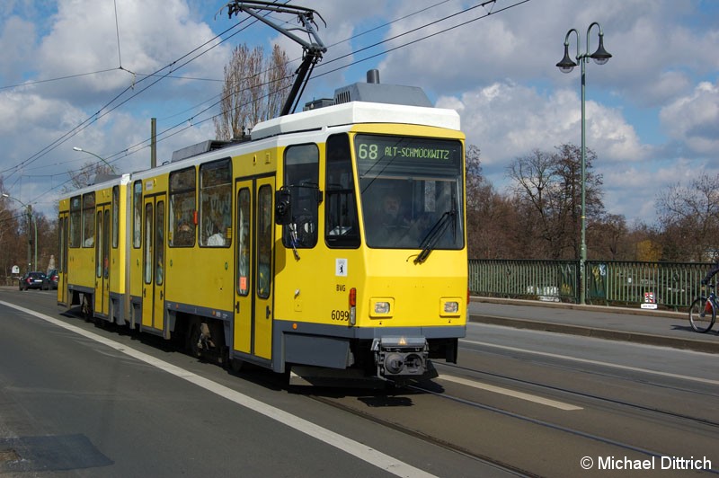 Bild: 6099 als Linie 68 auf der Dammbrücke.