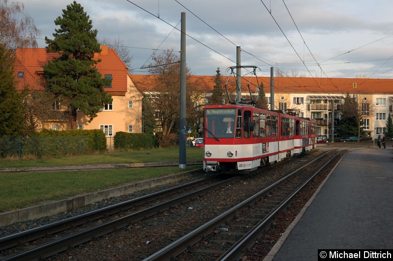 Bild: KT4D 490 und 450 als Linie 4 kurz vor der Haltestelle Agentur für Arbeit.