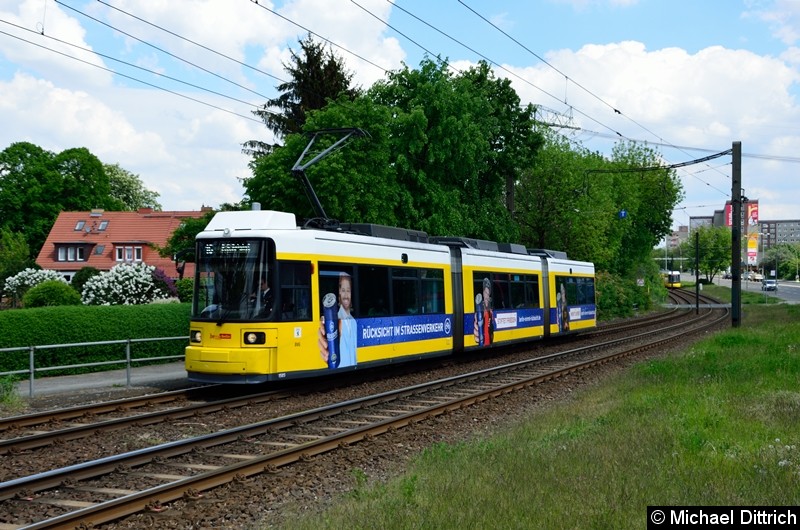 Bild: 1585 als Linie 16 kurz vor der Haltestelle Landsberger Allee/Rhinstr.