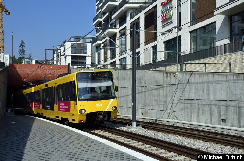 Bild: 4138 + 4099 verlassen als Linie U12 den Tunnel am Budapester Platz und befahren eine neu gebaute Strecke.
