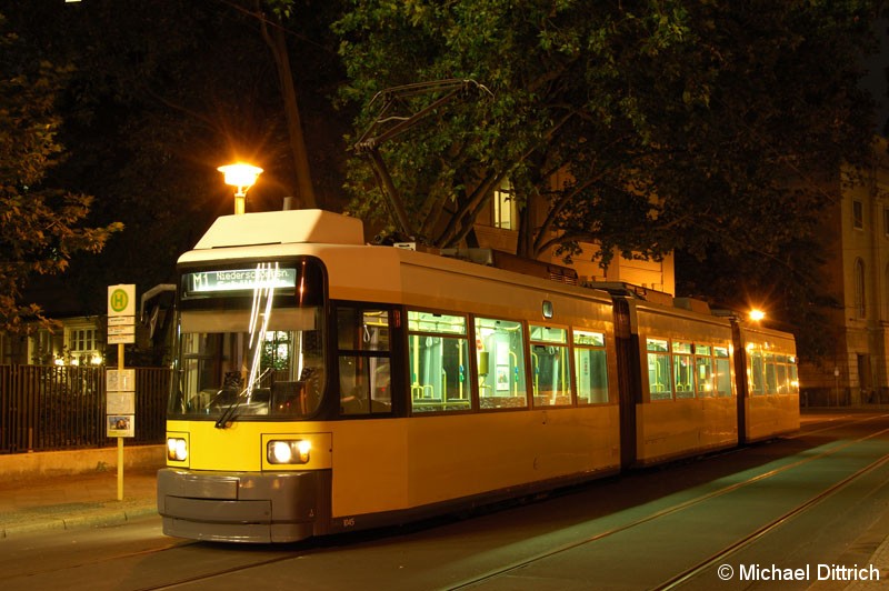 Bild: 1045 als Linie M1 an der Haltestelle Am Kupfergraben.