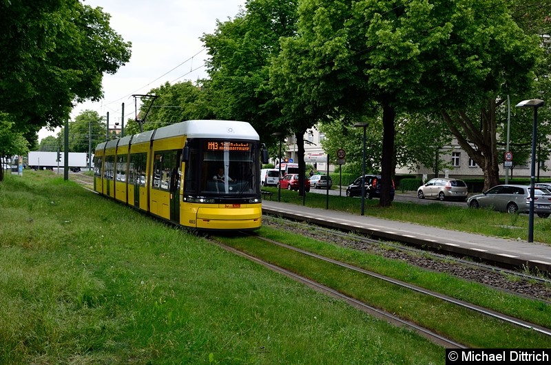 Bild: 4003 als Linie M13 zwischen den Haltestellen Stahlheimer Str./Wisbyer Str. und Prenzlauer Allee/Ostseestr.