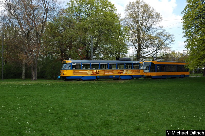Bild: 2102 mit Beiwagen 902 erreicht den Park an der Naunhofer Str.