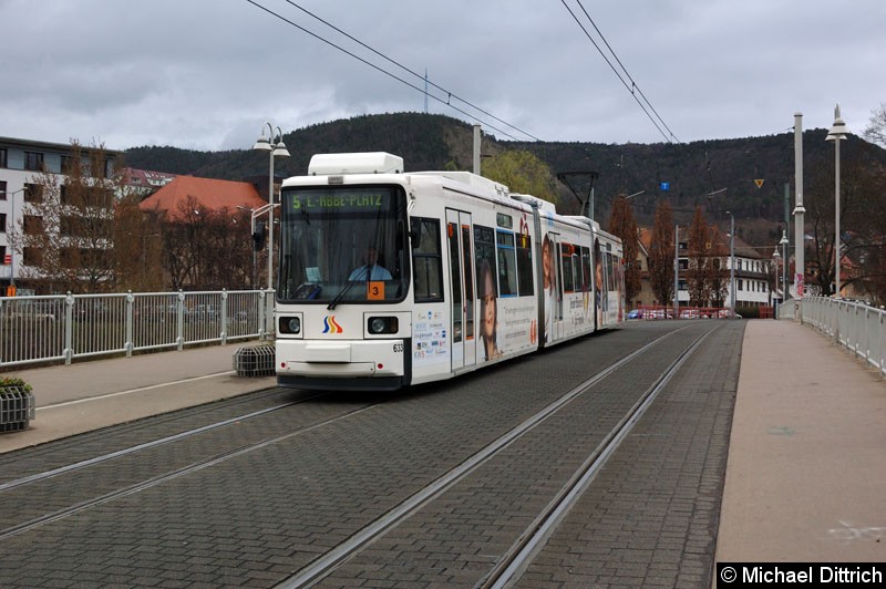 Bild: Wagen 633 als Linie 5 auf der Brücke kurz der Haltestelle Paradiesbahnhof.