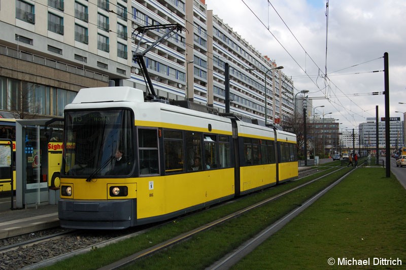 Bild: 1019 als Linie M5 an der Haltestelle Spandauer Straße/Marienkirche.