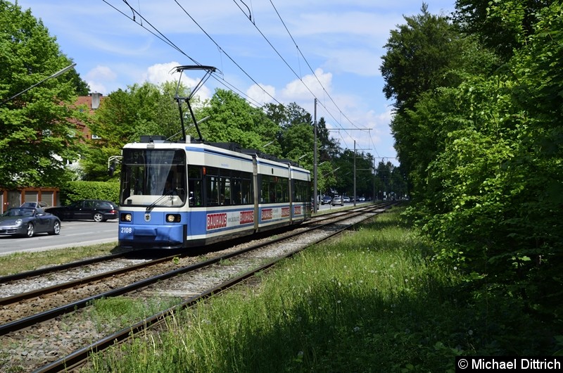 Bild: 2108 als Linie 15 zwischen den Haltestellen Klinikum Harlaching und Menterschwaige.