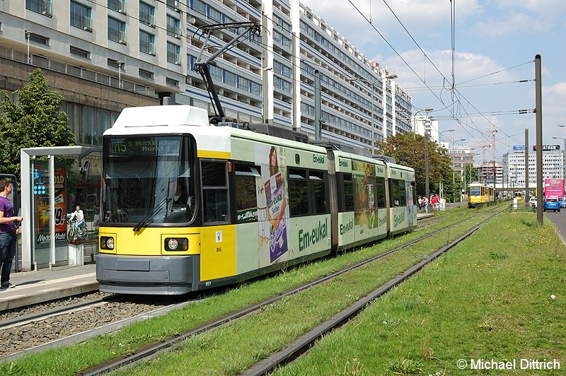 Bild: 1003 als Linie M5 an der Haltestelle Spandauer Straße/Marienkirche.