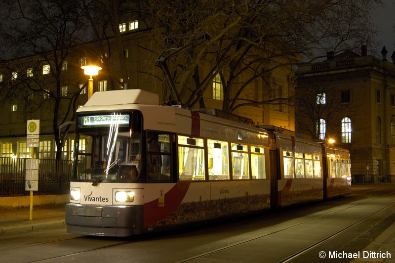 Bild: 1013 als Linie M1 an der Haltestelle Am Kupfergraben.