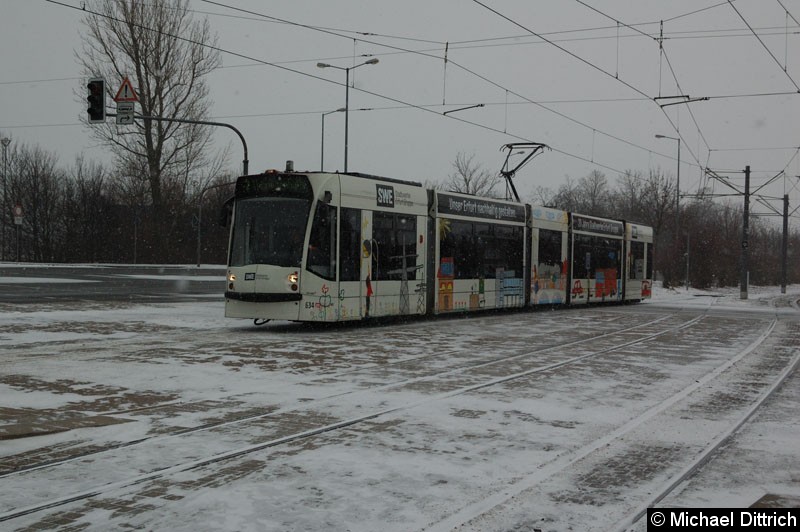 Bild: Combino 634 als Linie 7 kurz vor der Haltestelle Messe.