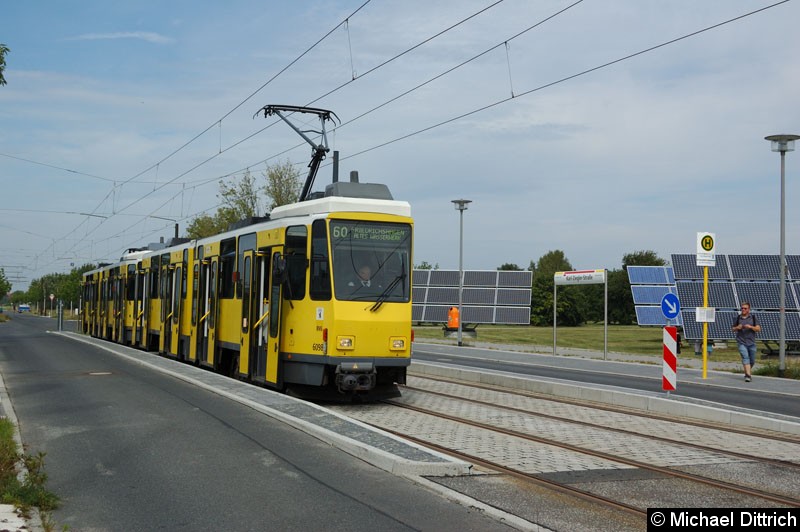 Bild: 6098 als Linie 60 in der Haltestelle Karl-Ziegler-Straße.