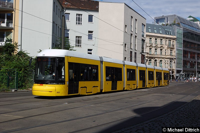 Bild: 9001 als Linie M4 in der Großen Präsidentenstr.