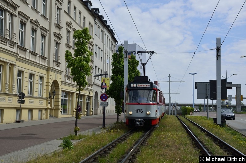 Sonderfahrt mit 1176 + 204: In der Franckestraße zwischen den Haltestellen Riebeckplatz und Franckeplatz.