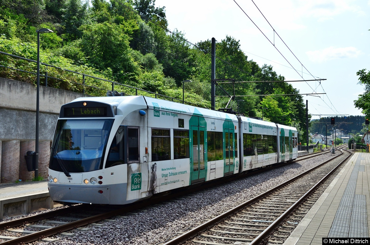 Bild: 1005 in der Haltestelle Landsweiler Nord.