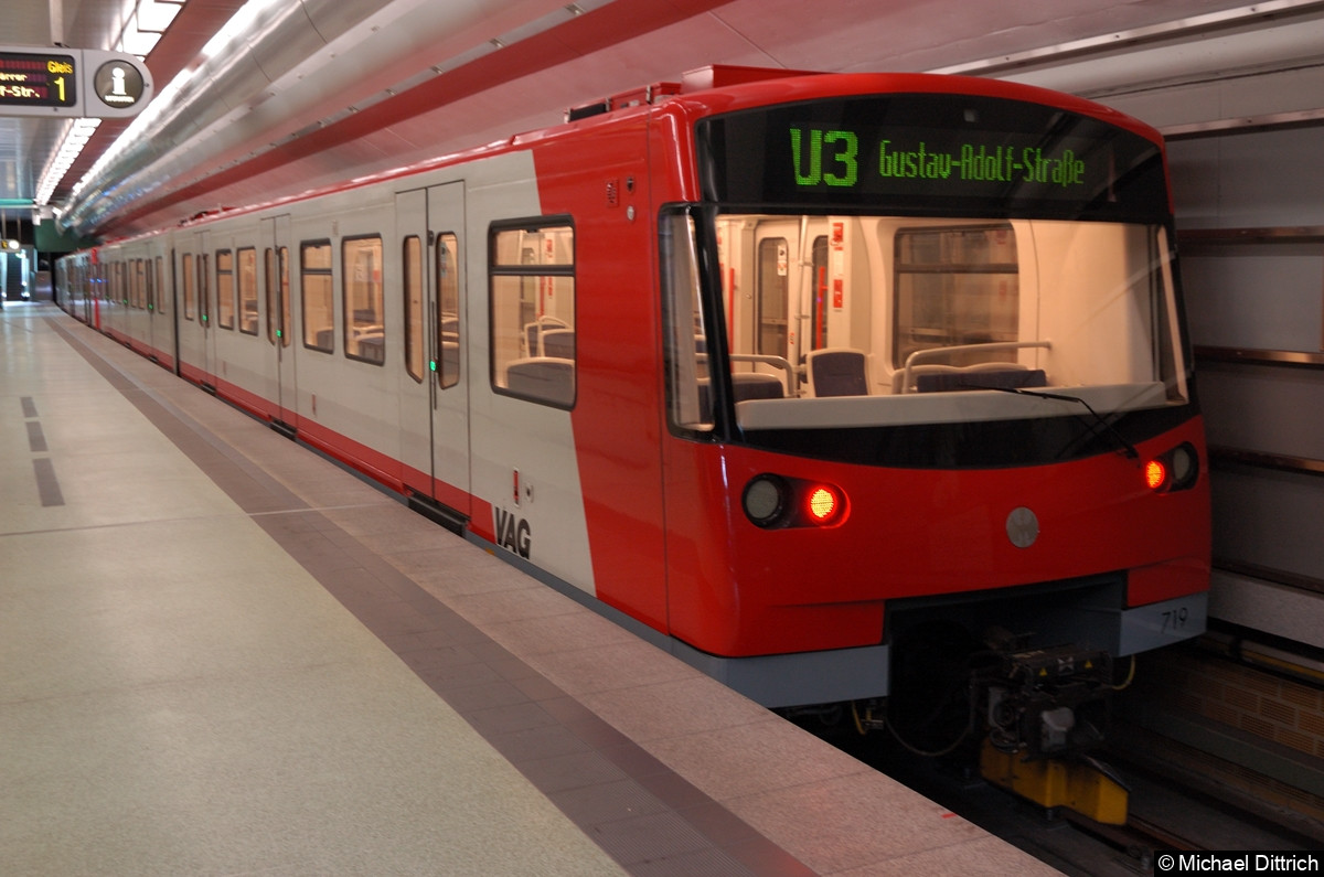 Bild: 719 als Linie U3 in der Endstelle Maxfeld.