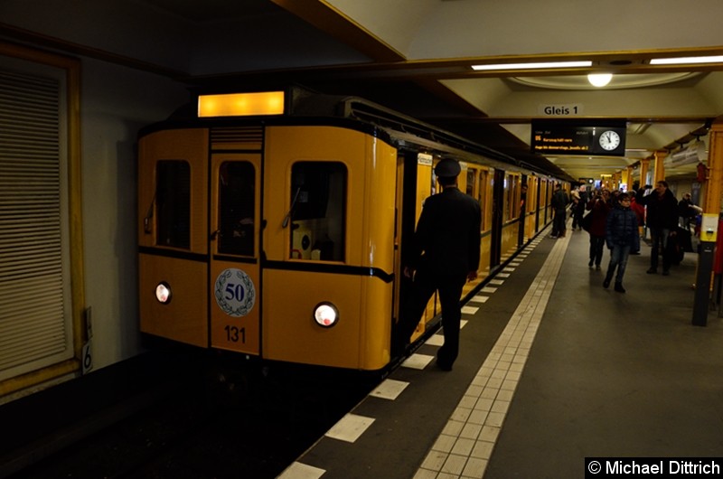 Bild: 131 als Sonderfahrt im Bahnhof Naturkundemuseum.