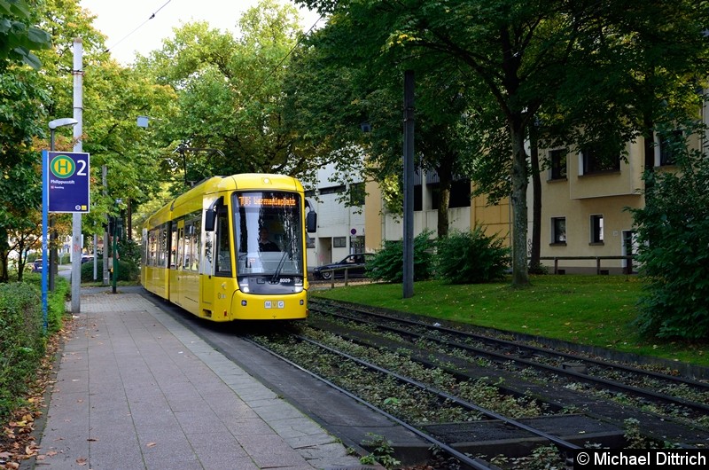 Bild: 8009 als Linie 106 (diese Linie ist mit der Linie 101 gekoppelt) an der Haltestelle Phillipusstift.