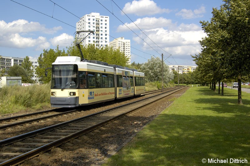 Bild: 1089 als Linie 16 vor der Haltestelle Marzahner Prommenade.