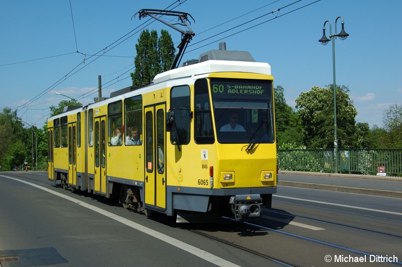 Bild: 6065 als Linie 60 auf der Dammbrücke.