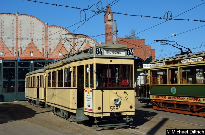 Bild: Triebwagen 5984 mit Beiwagen 339 auf dem Betriebshof in Köpenick.