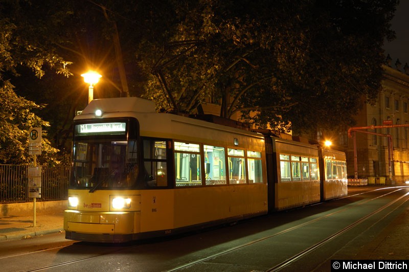 Bild: 1040 als Linie M1 an der Haltestelle Am Kupfergraben.