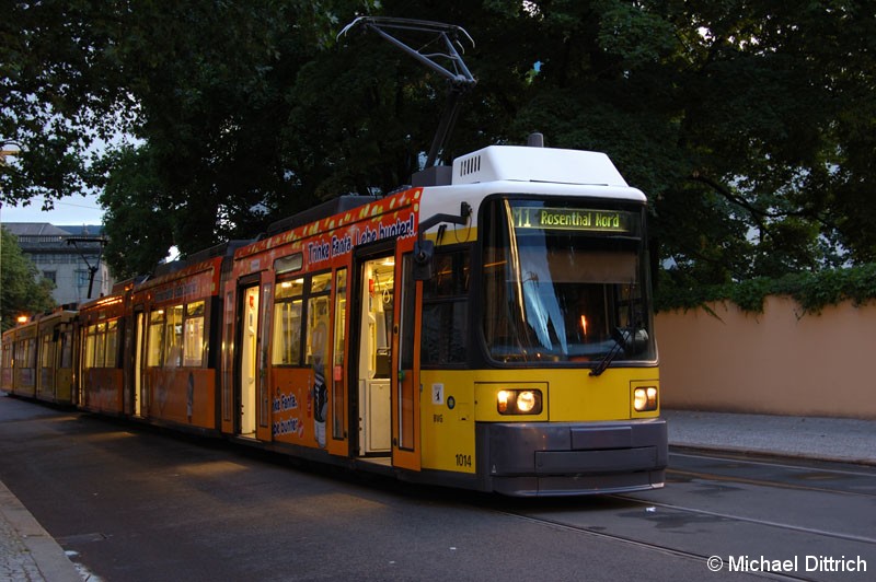 Bild: 1014 als Linie M1 an der Haltestelle Am Kupfergraben.
