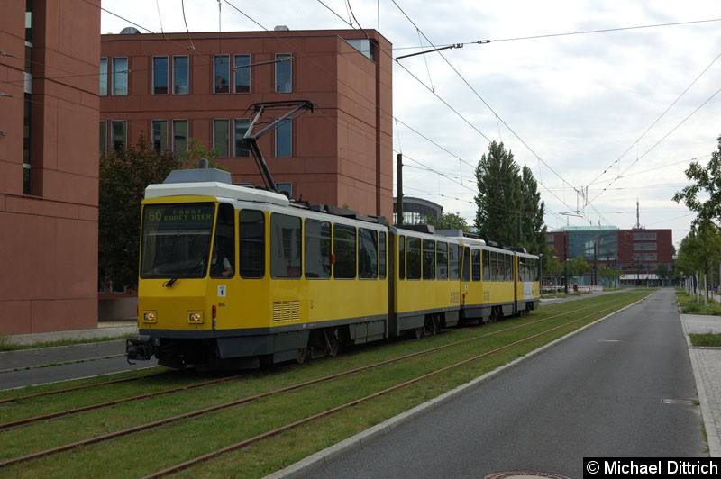 Bild: 6012 + 6112 auf dem Weg zur Haltestelle Karl-Ziegler-Straße.