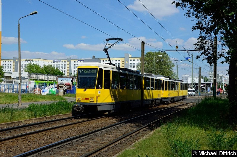 Bild: 6100 + 6159 als Linie 37 hinter der Haltestelle Allee der Kosmonauten/Rhinstraße.