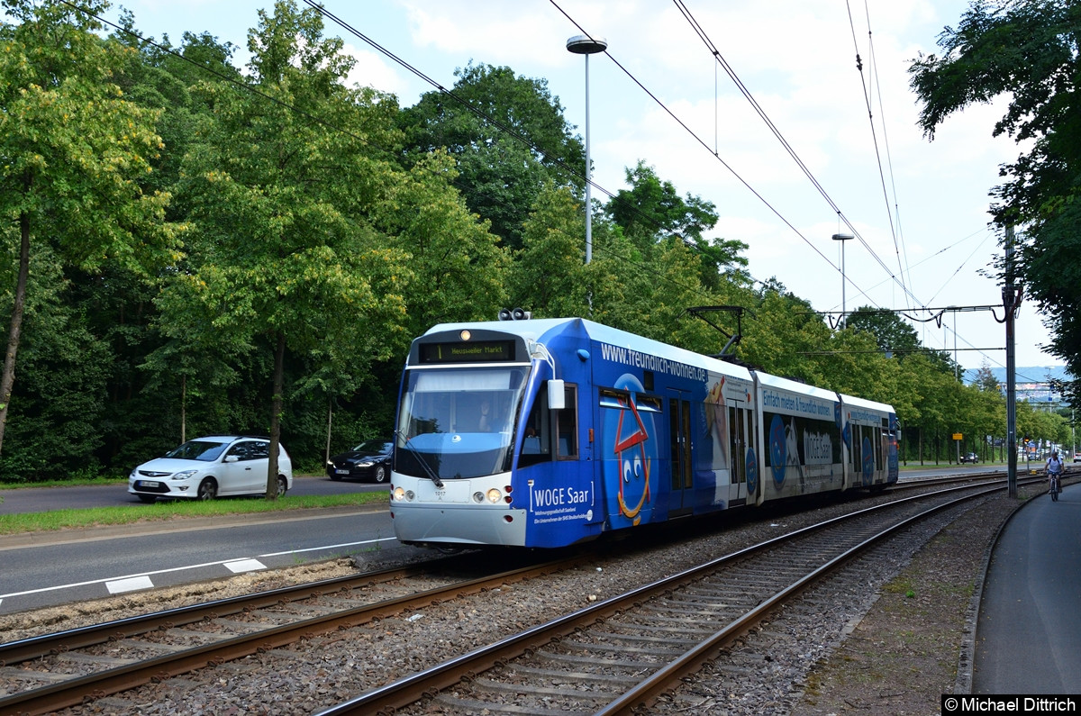 Bild: 1017 auf dem Weg nach Heusweiler Markt zwischen den Haltestellen Siedlerheim und Heinrichshaus.