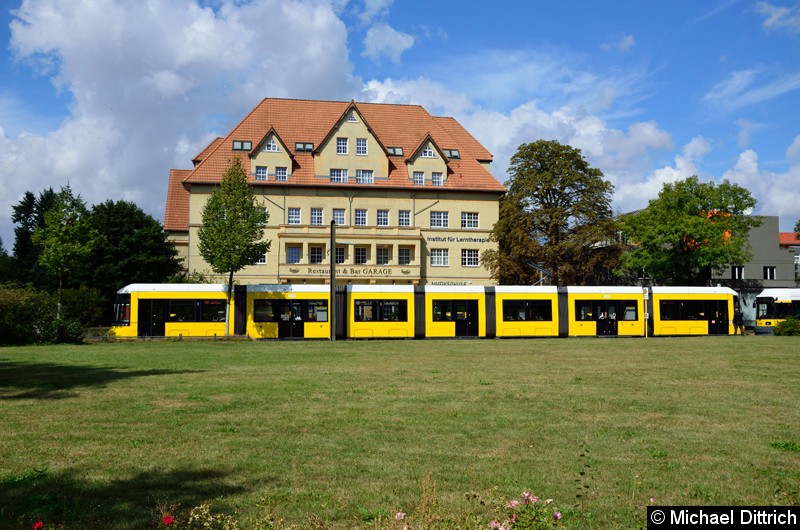 Bild: 8011 als Linie M5 in der Degner Str.