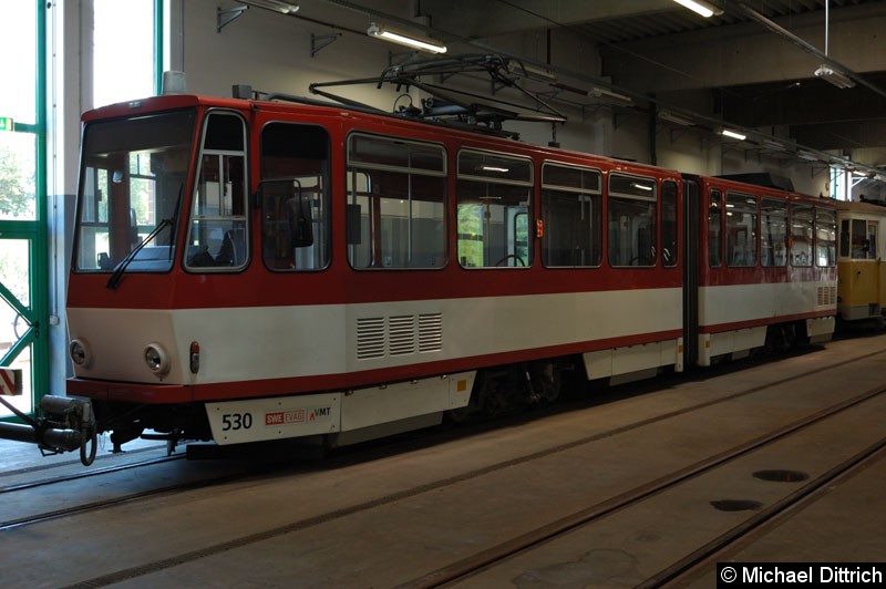 Ebenfalls in der Halle abgestellt ist der KT4D 530. Bild: Ebenfalls in der Halle abgestellt ist der KT4D 530.