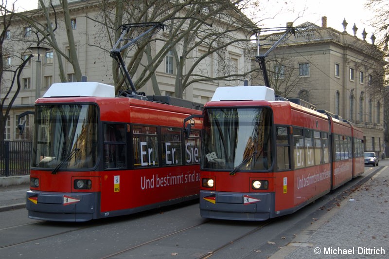 Bild: 1021 als Linie M1 und 1004 als Linie 12 an der Haltestelle Am Kupfergraben.