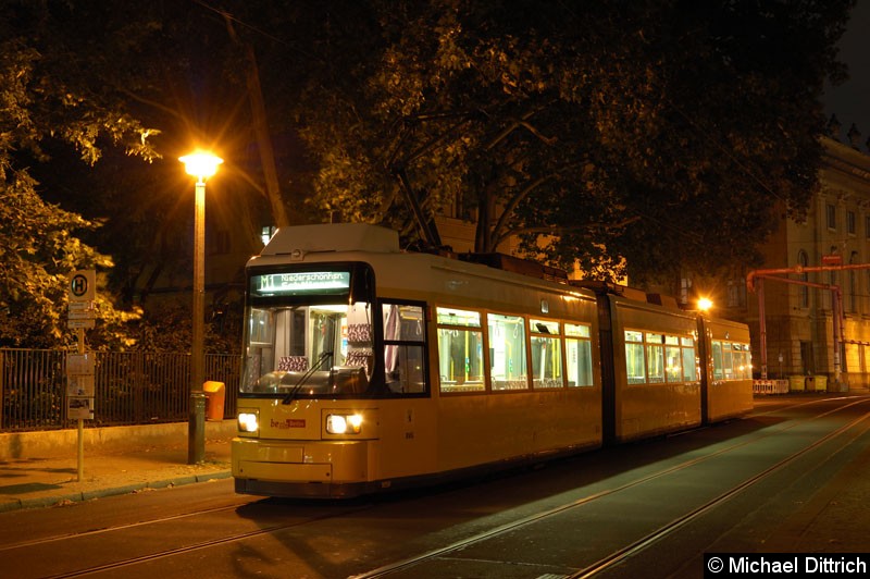 Bild: 1050 als Linie M1 an der Haltestelle Am Kupfergraben.