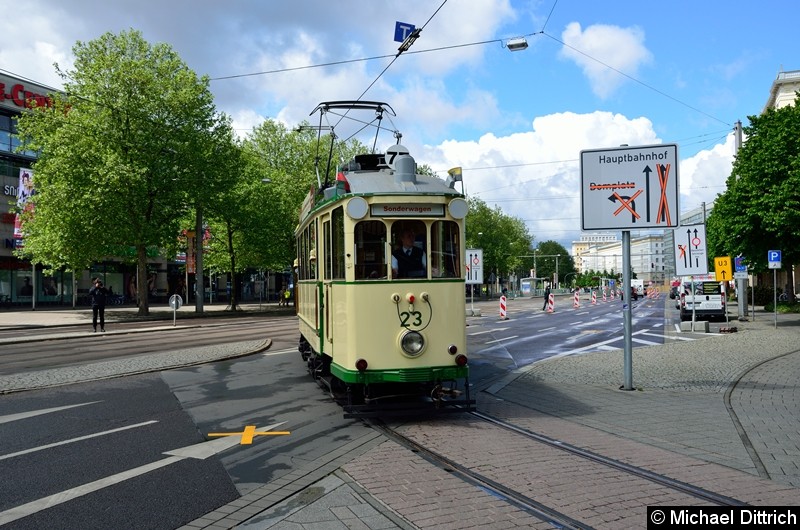 Bild: Wagen 23 als Linie 77 beim Zurücksetzen in die Endstelle Hartstr.