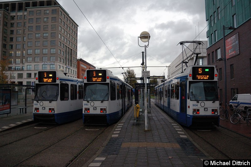 Bild: Die Wagen 904, 906 und 916 in der Endstelle Binnenhof in Amstelveen.