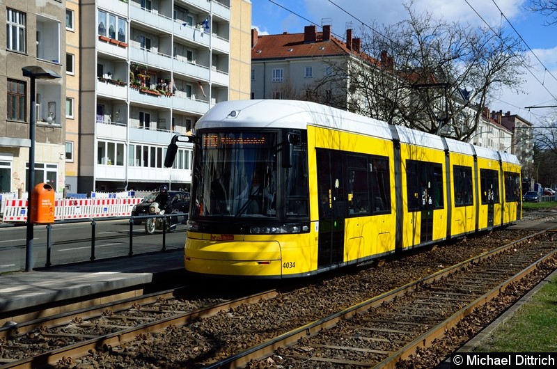 Bild: 4034 als Linie M10 an der Haltestelle Arnswalder Platz.