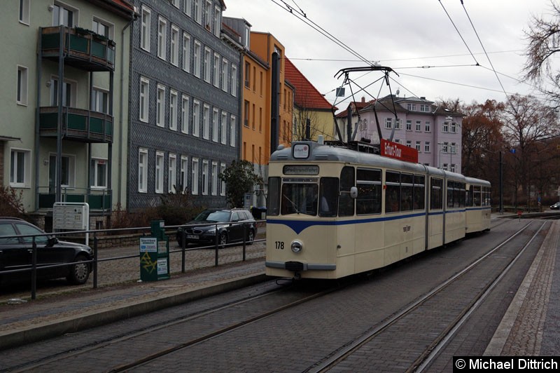 Bild: G4 178 + 274 als Stadtrundfahrt an der Haltestelle Sparkassen-Finanzzentrum.