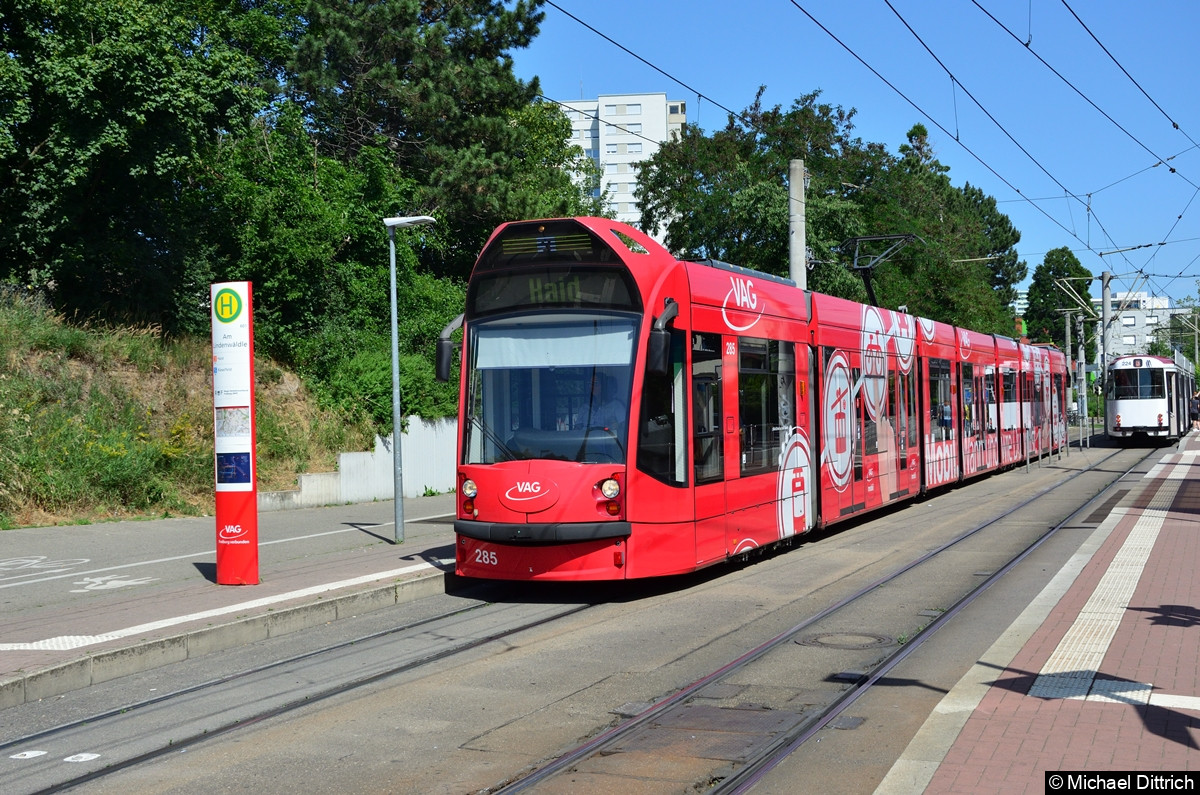 Bild: 285 als Linie 3 an der Haltestelle Am Lindenwäldle.