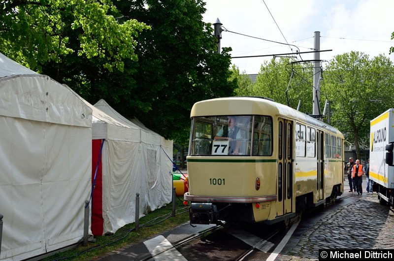 Bild: Wagen 1001 tastet sich vorsichtig in die Endstelle Hartstr. rein.