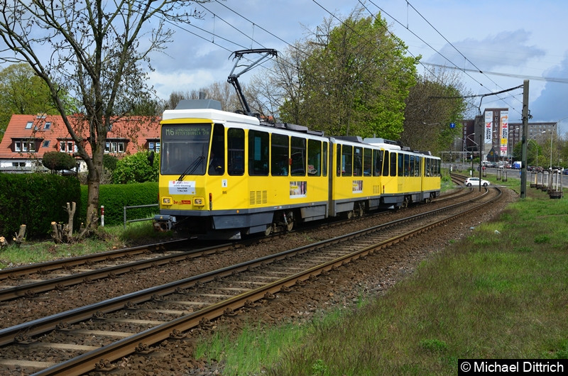 6154 + 6033 als Linie M6 zwischen den Haltestellen Landsberger Allee/Rhinstr. und Dingelstädter Str.
Letzter Einsatztag der KT4D in Berlin.