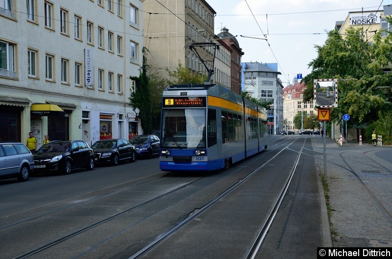Bild: 1137 als Linie 9 in der Kurt-Schumacher-Str.