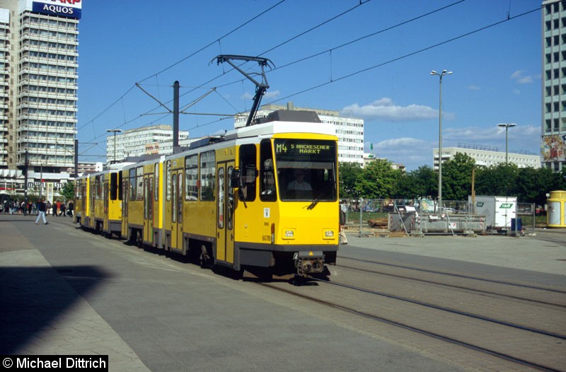 Bild: 6078 als Linie M4 auf dem Alexanderplatz.
