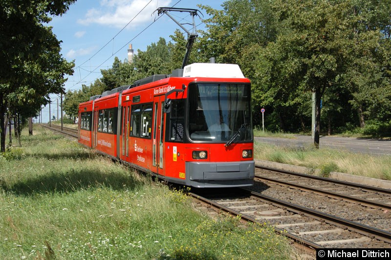 Bild: 1040 als Linie M17 in der Rhinstraße vor der Haltestelle Alt-Friedrichsfelde/Rhinstraße.