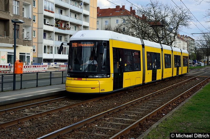 Bild: 4015 als Linie M10 an der Haltestelle Arnswalder Platz.